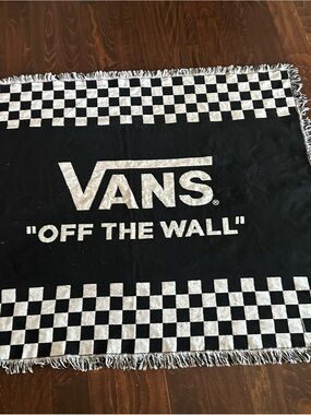 Vans "Off the Wall" throw blanket fringed tapestry white and black checkered
